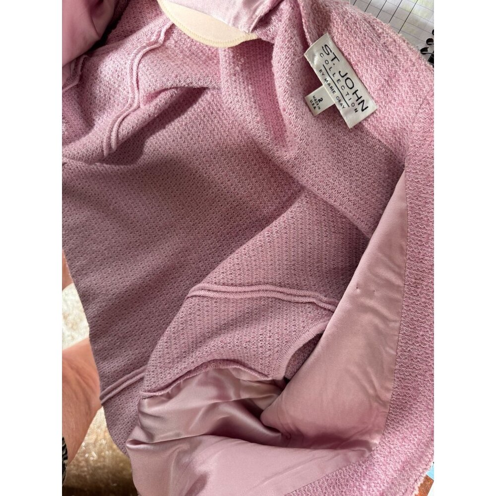 St. John Collection Pink Boucle Knit Jacket W/ Gold Trim Size 2 - Picture 7 of 16